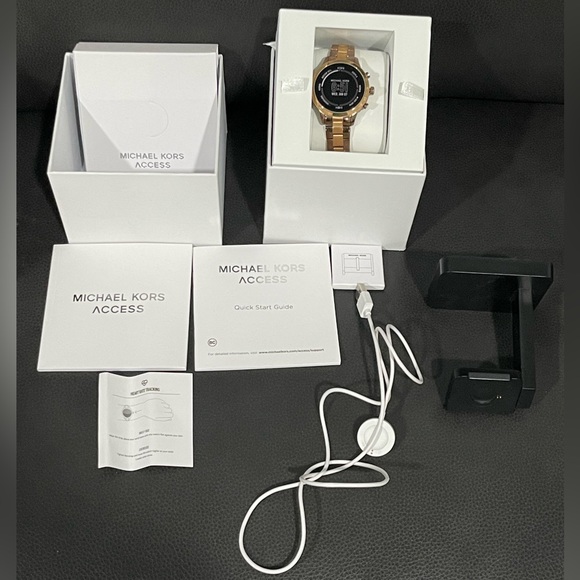 Michael Kors Runaway Access Smart Watch - Picture 1 of 2